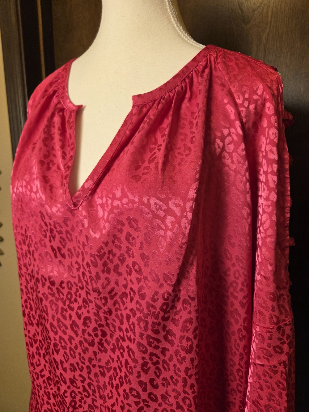 Jennifer Lopez Briggt Pink Cutout Sleeve Blouse - Picture 4 of 13